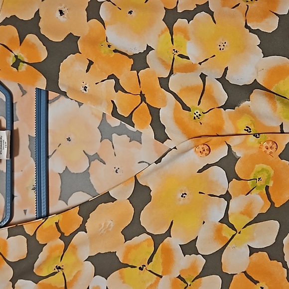 $5 add to bundle Peach and Khaki Short sleeved floral blouse - Picture 3 of 6